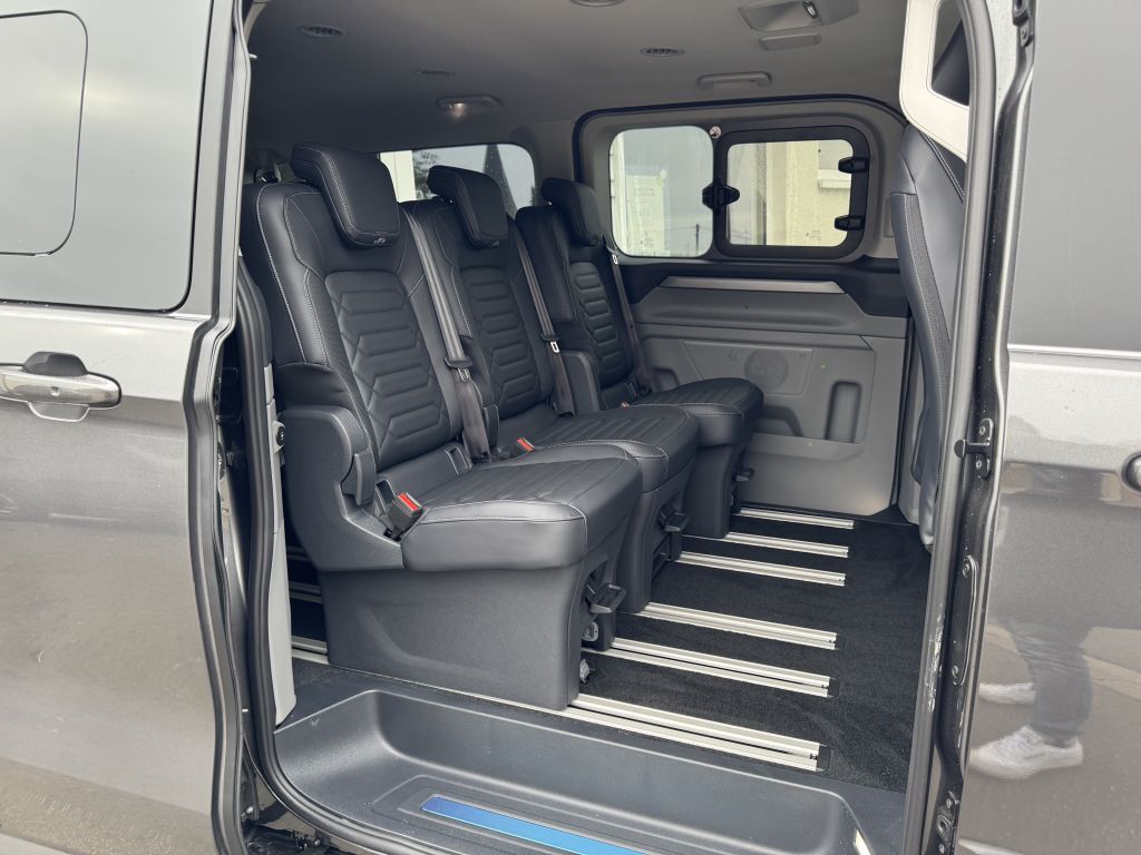 Ford Tourneo Custom 2025