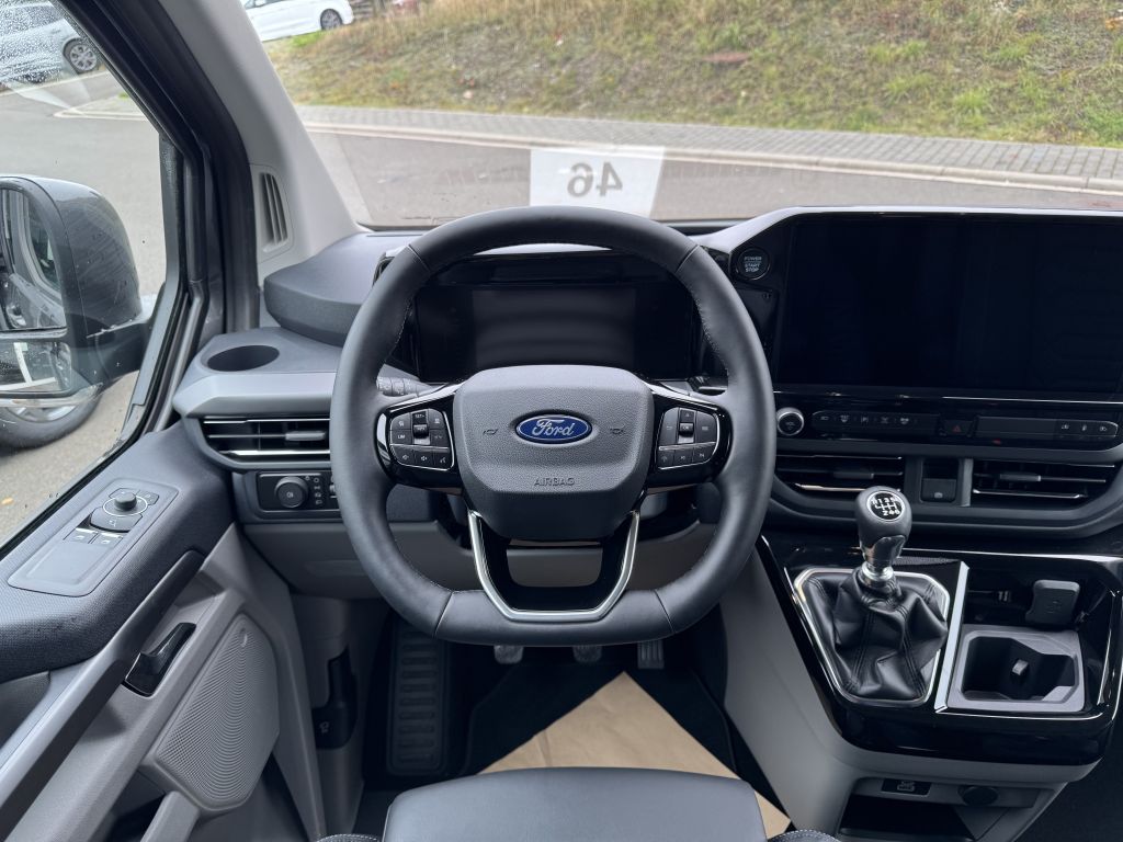 Ford Tourneo Custom 2025