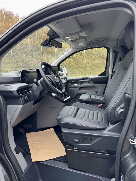 Ford Tourneo Custom 2025