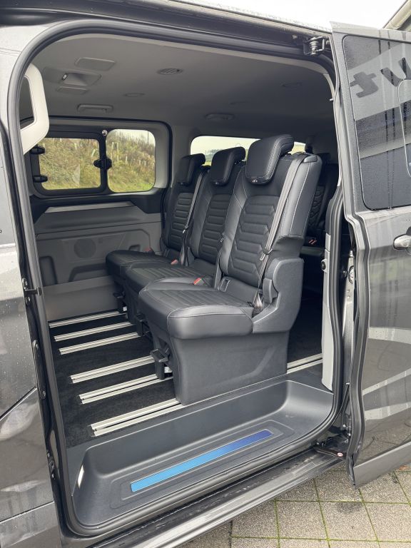 Ford Tourneo Custom 2025