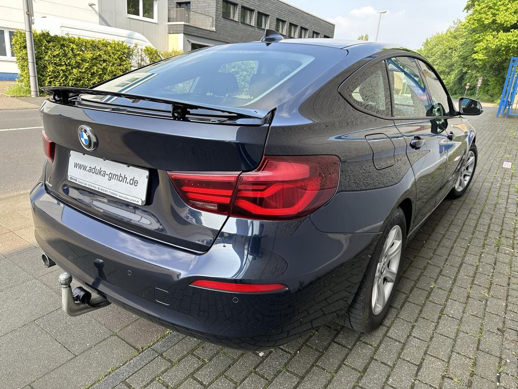 BMW 318 2019