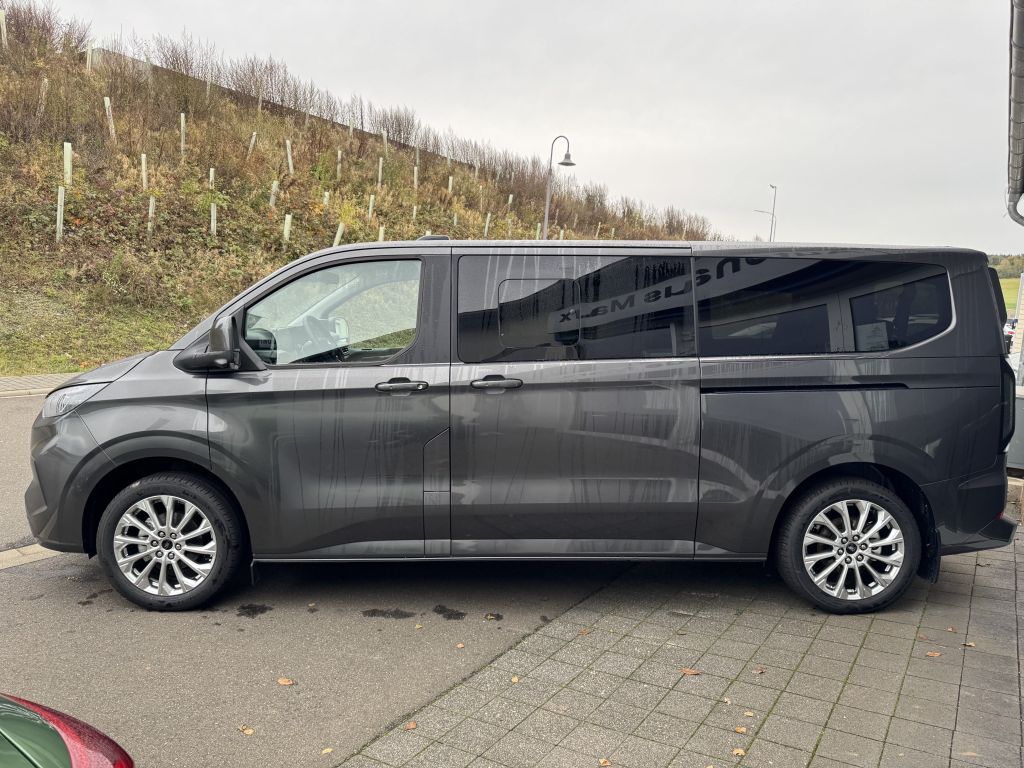 Ford Tourneo Custom 2025