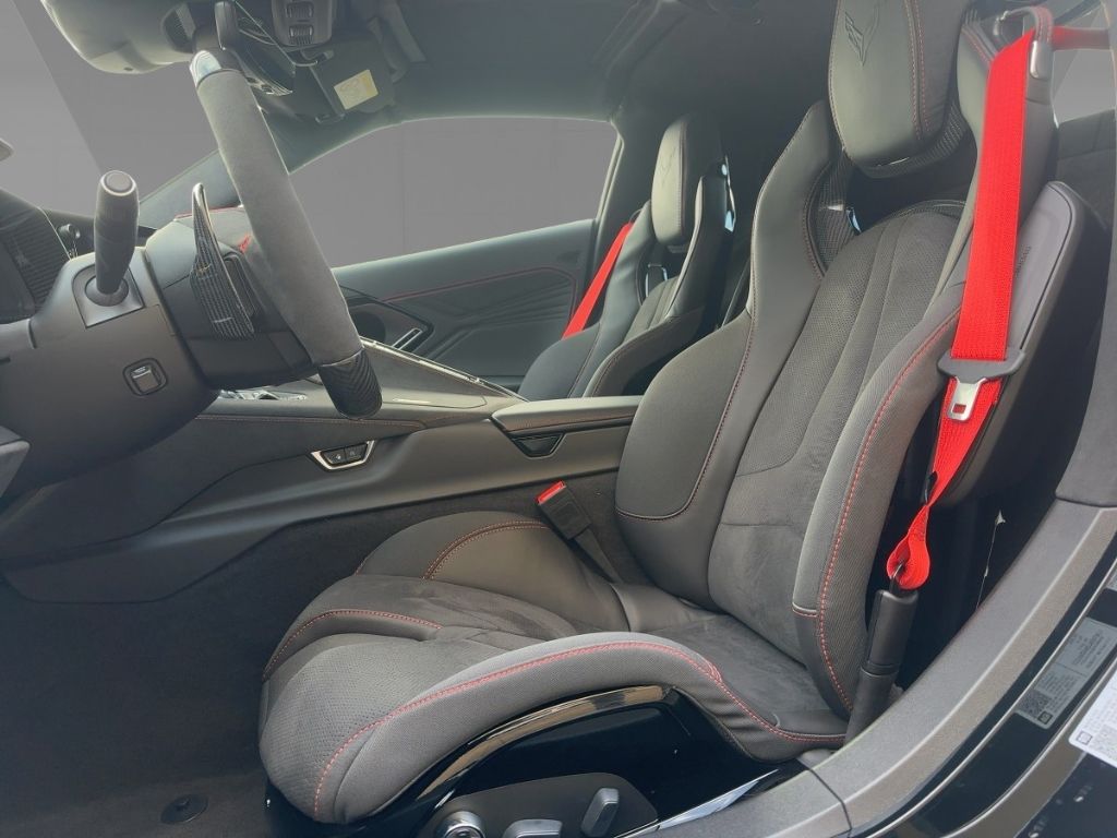 Corvette C8 2025