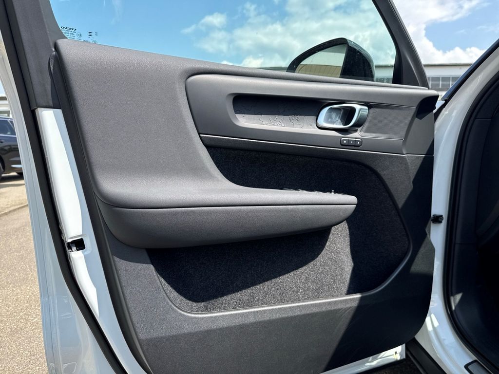 Volvo EX40 2025