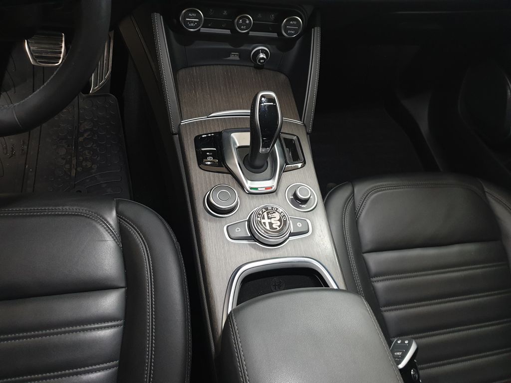 Alfa Romeo Stelvio 2020