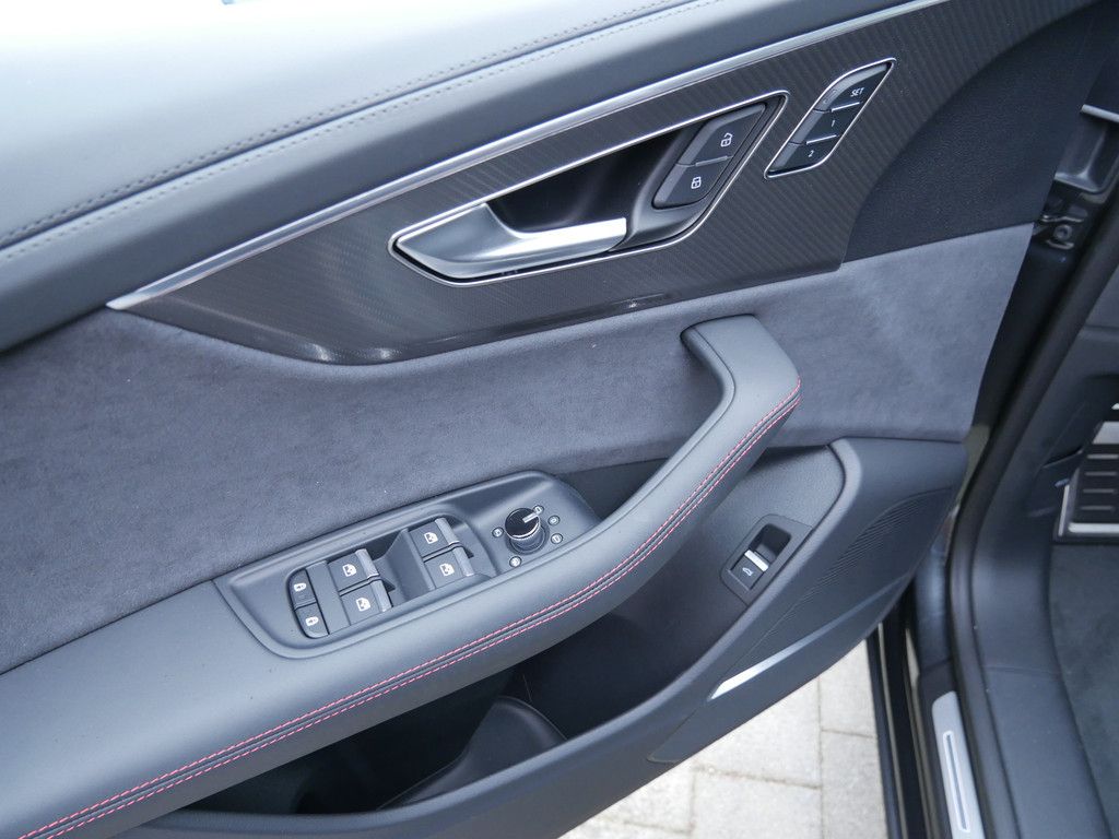 Audi RSQ8 2024