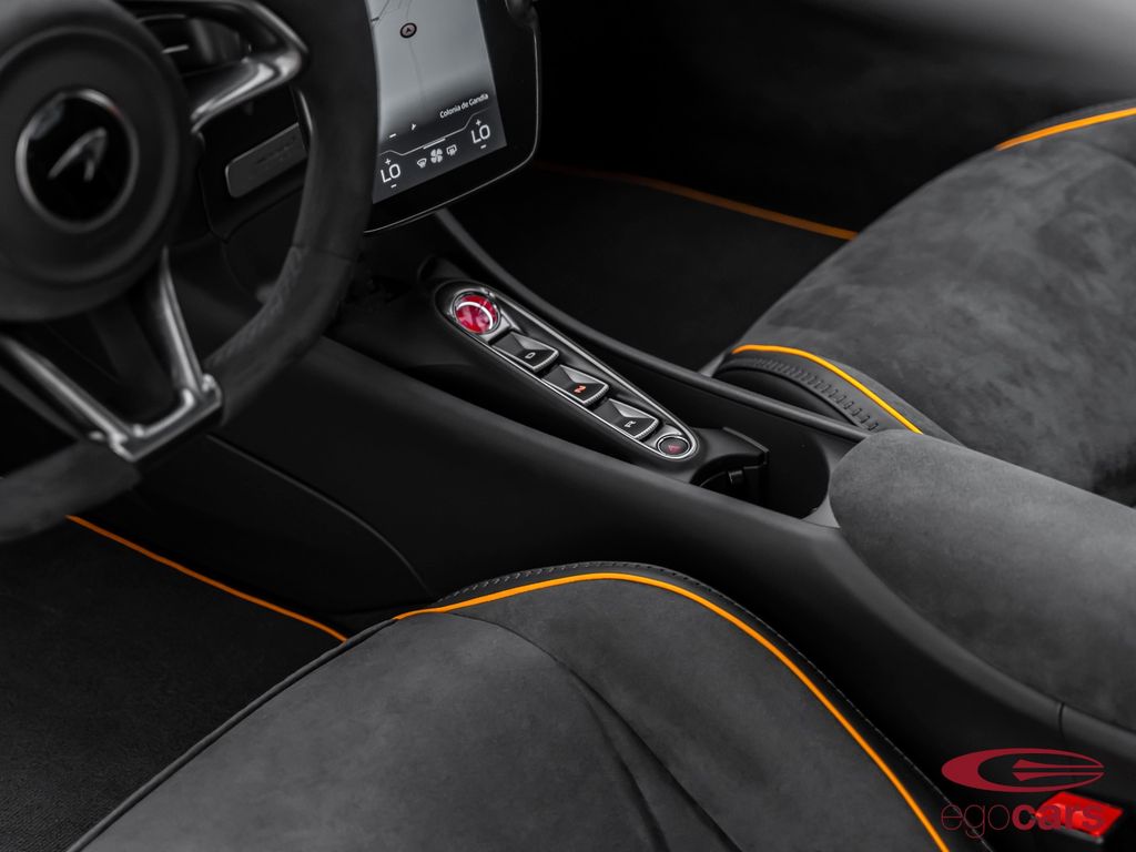 McLaren Artura 2025