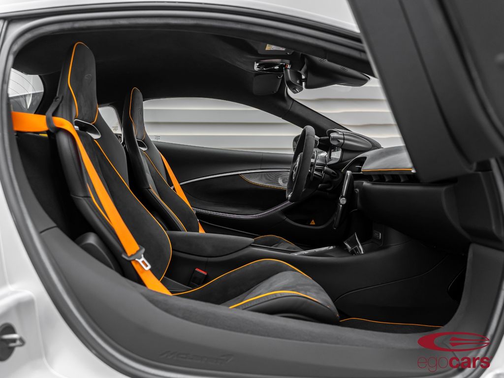 McLaren Artura 2025
