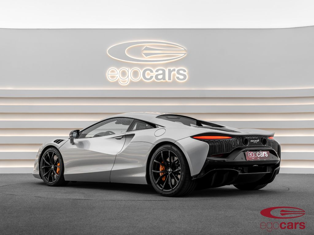 McLaren Artura 2025