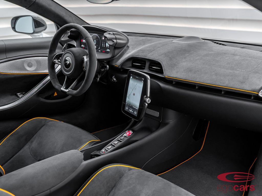 McLaren Artura 2025