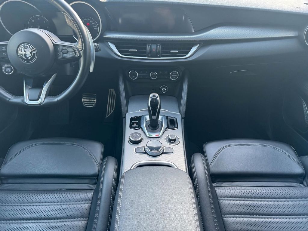 Alfa Romeo Stelvio 2022