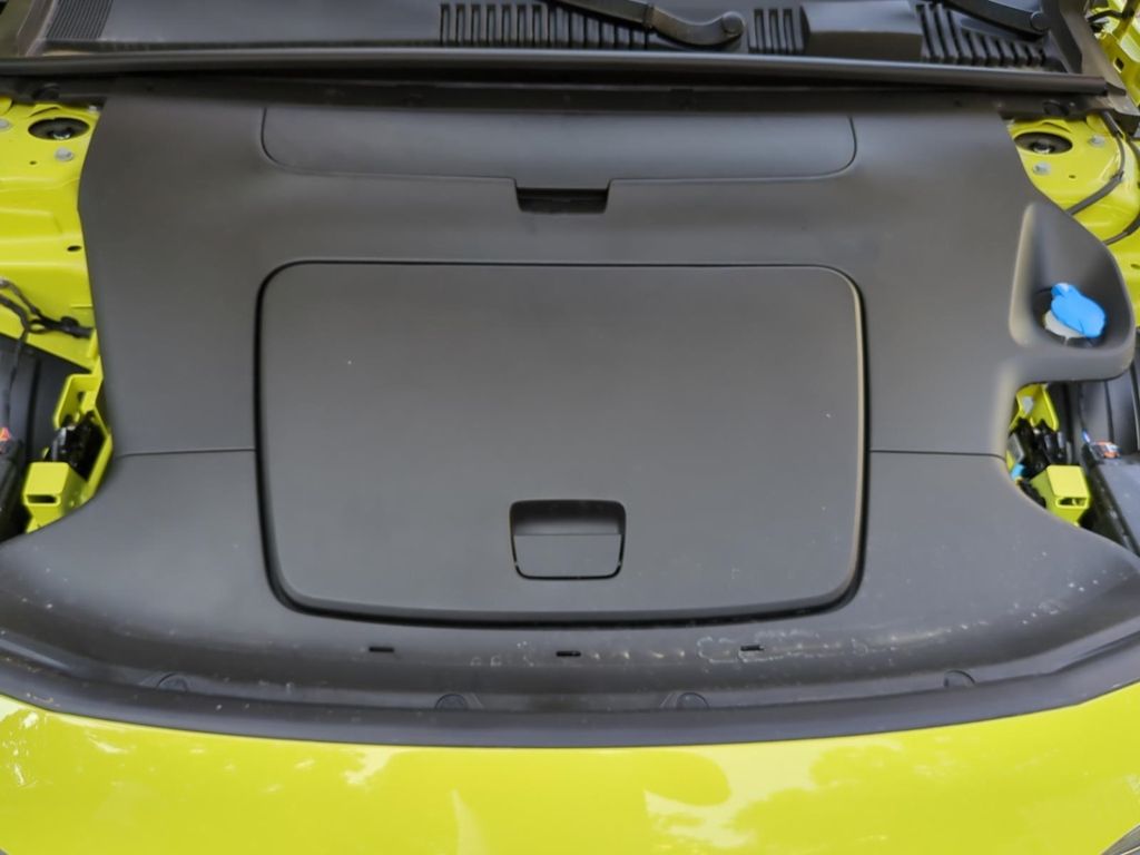 Volvo EX30 2024
