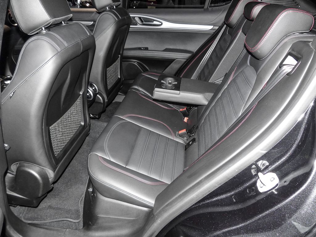 Alfa Romeo Stelvio 2024