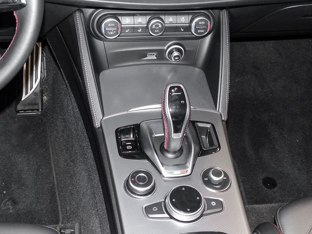 Alfa Romeo Stelvio 2024