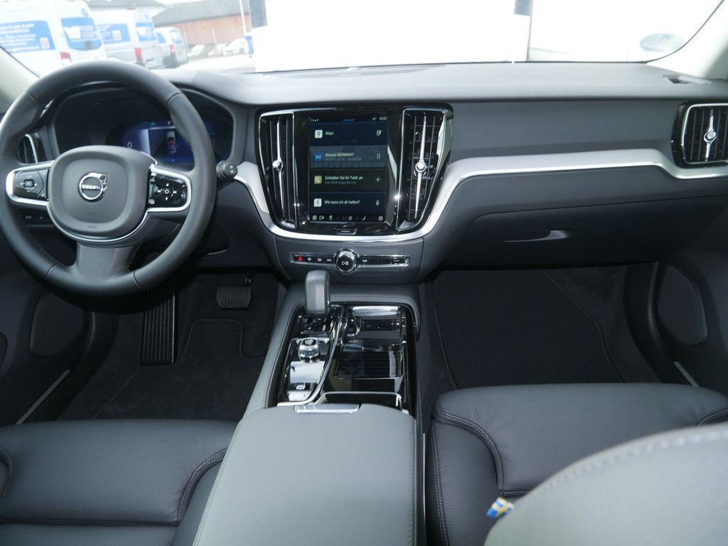 Volvo V60 2025