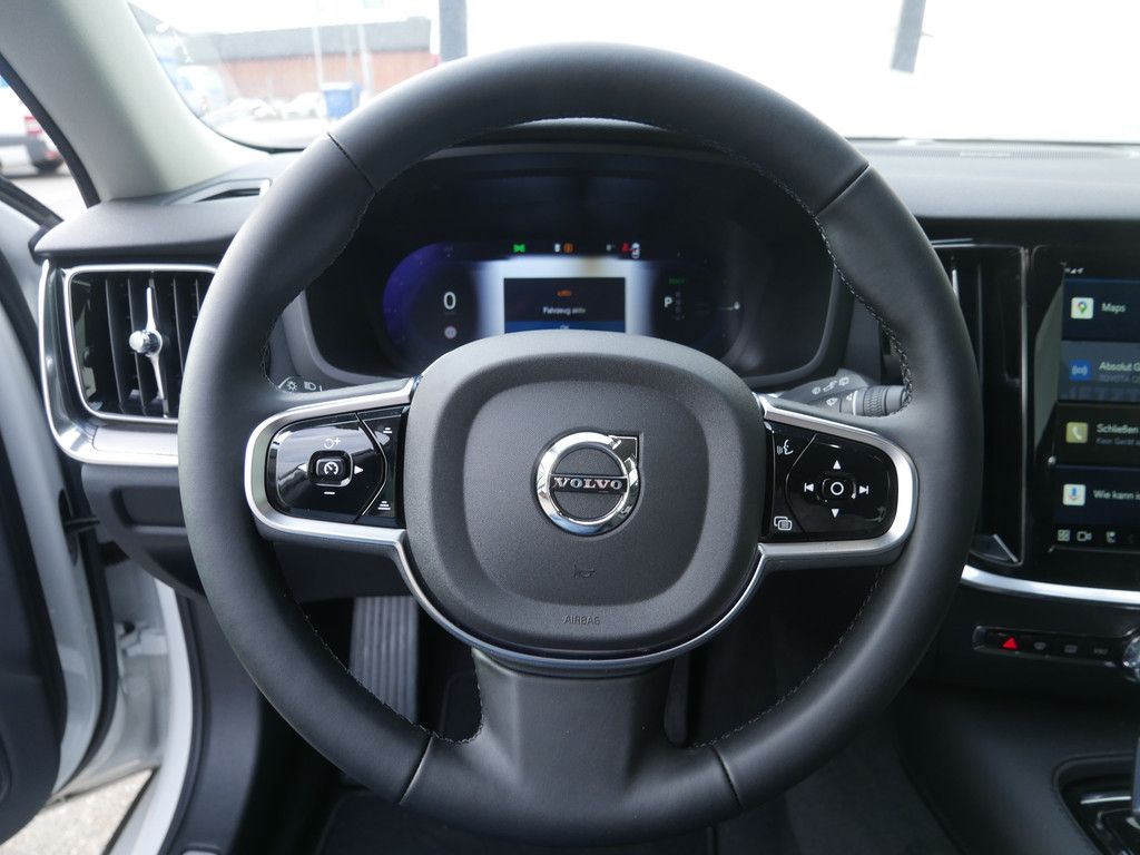 Volvo V60 2025