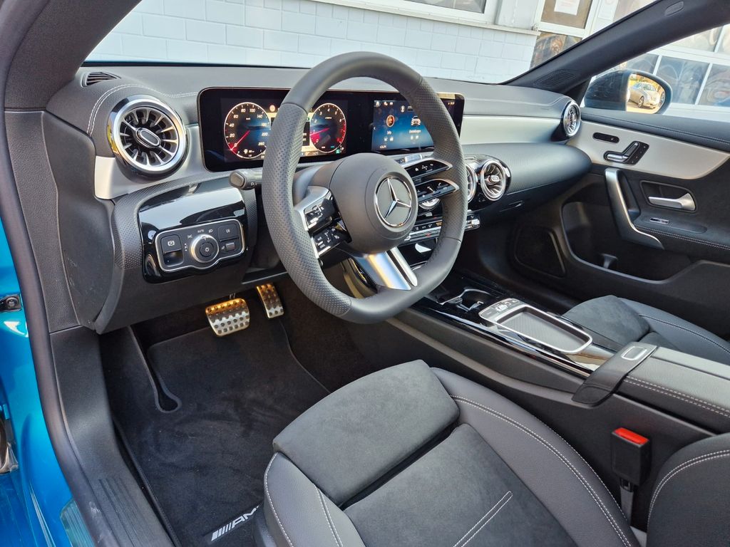 Mercedes-Benz CLA 200 2025