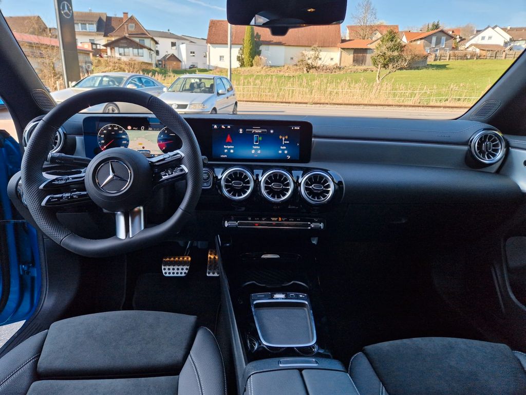Mercedes-Benz CLA 200 2025