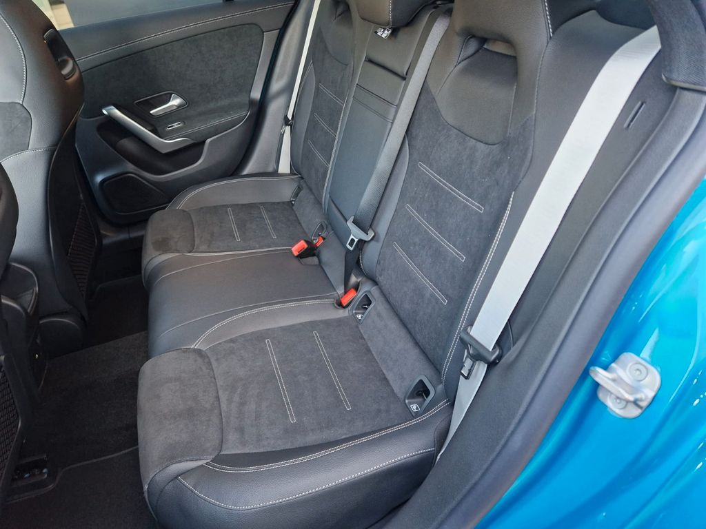 Mercedes-Benz CLA 200 2025