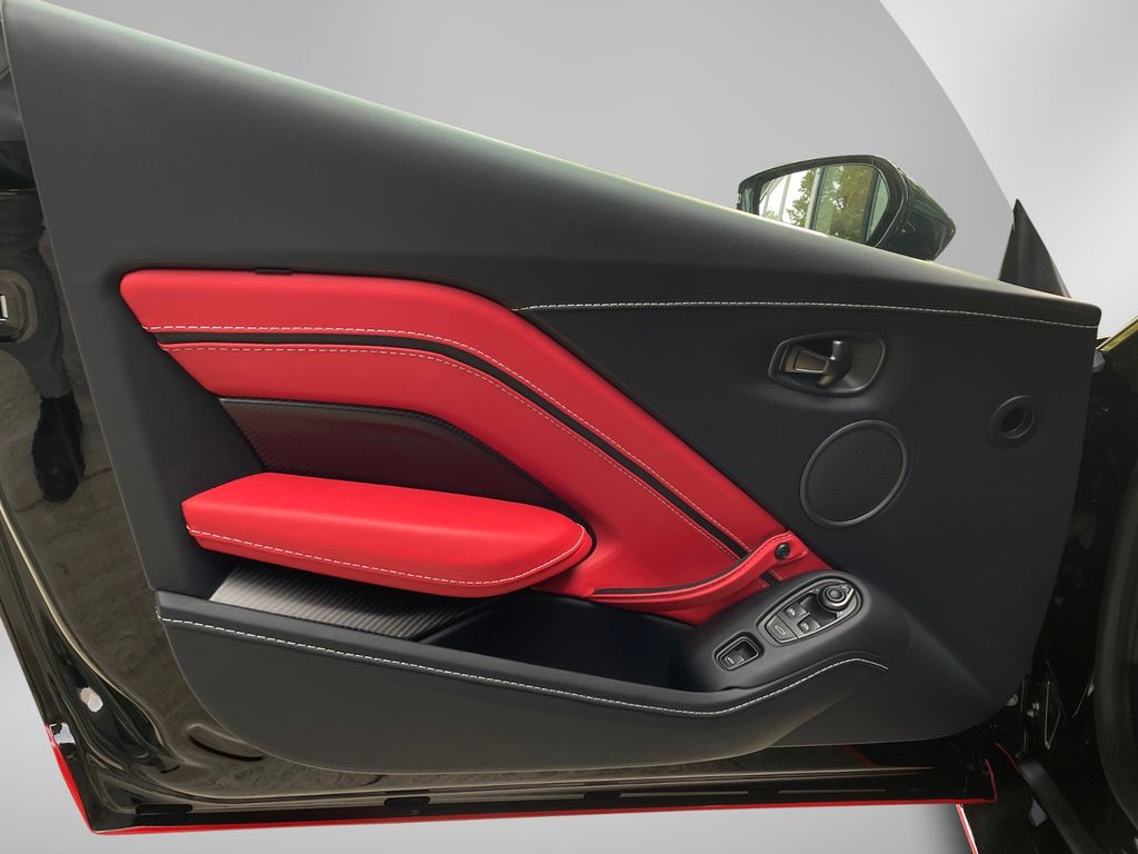 Aston Martin V12 Vantage 2023