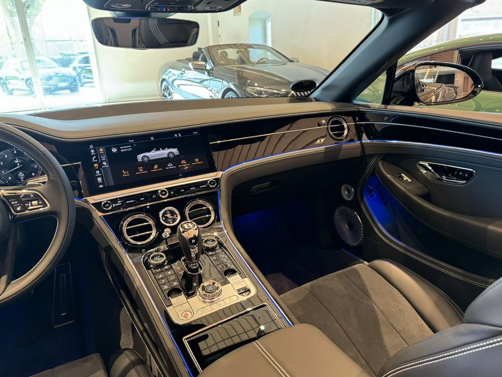 Bentley Continental GTC 2024