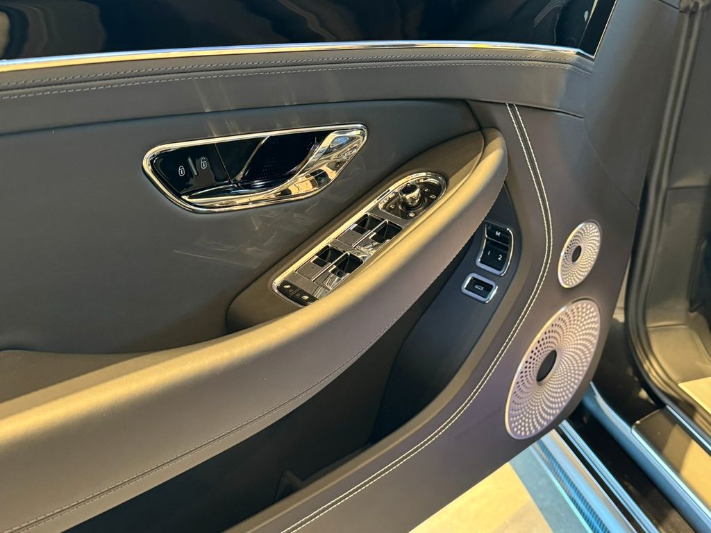 Bentley Continental GTC 2024