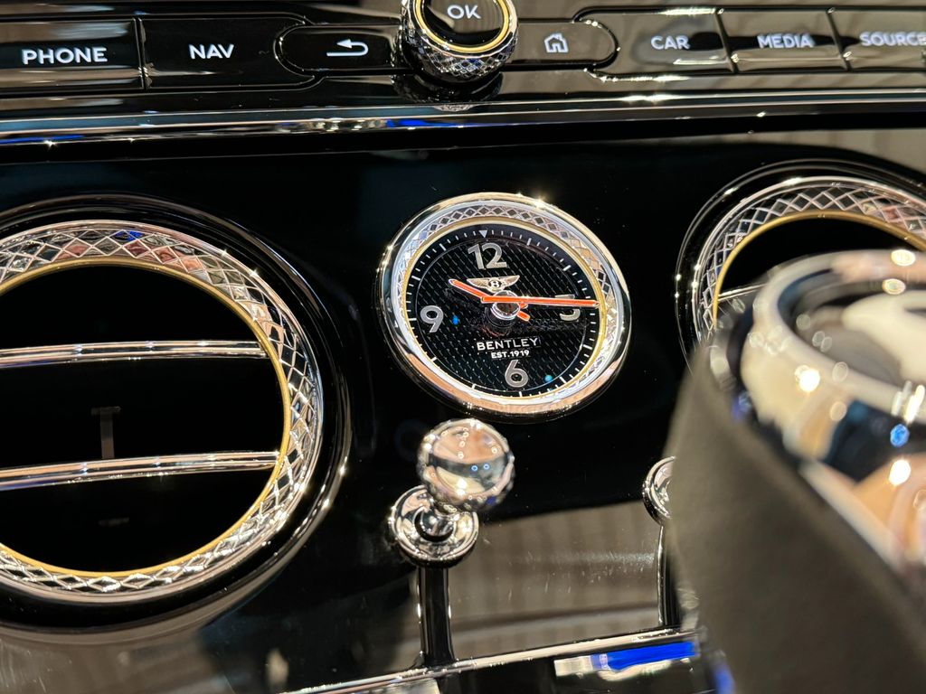 Bentley Continental GTC 2024