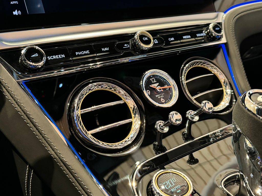 Bentley Continental GTC 2024