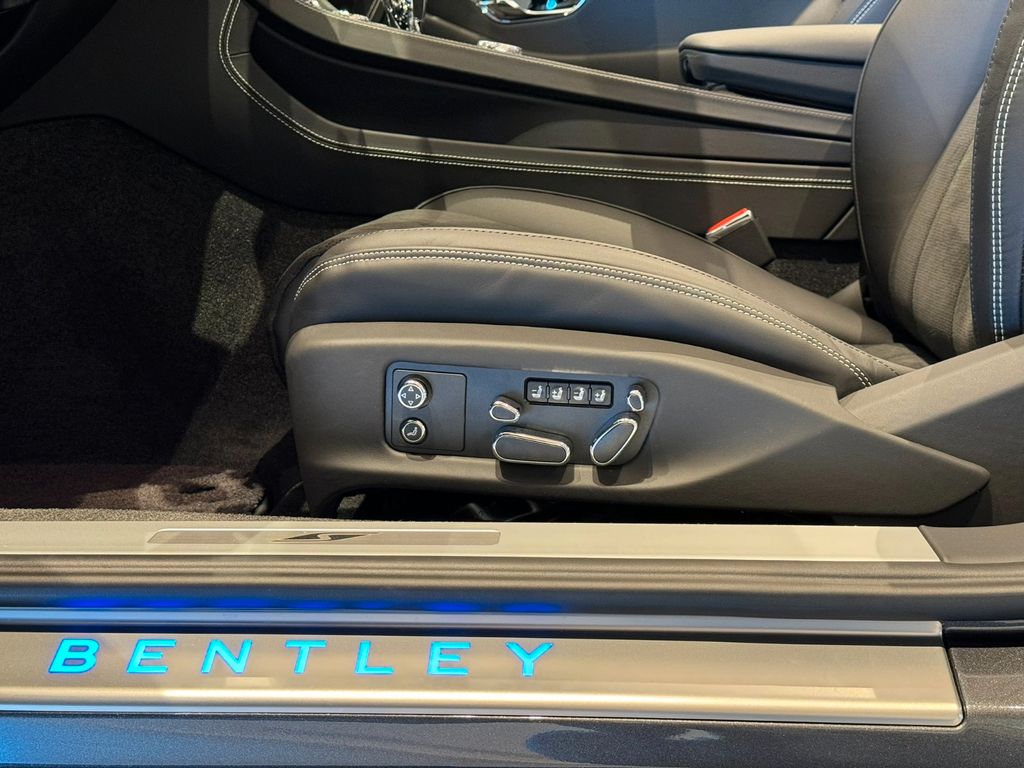 Bentley Continental GTC 2024