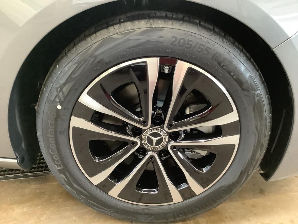 Mercedes-Benz B 220 2025