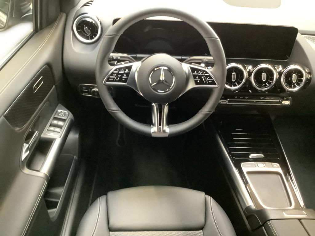 Mercedes-Benz B 220 2025