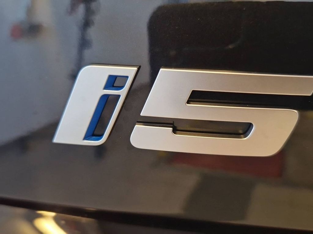 BMW i5 2025