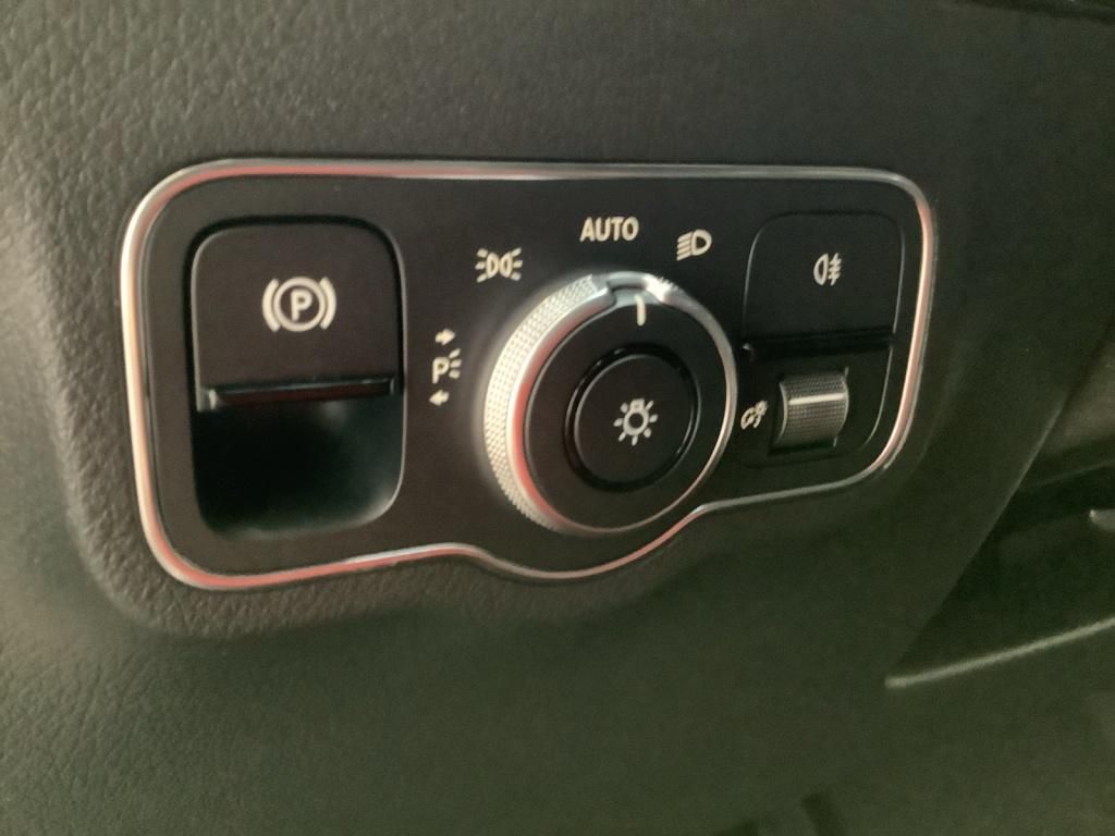 Mercedes-Benz B 220 2025