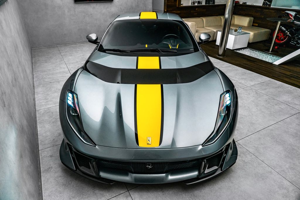 Ferrari 812 2022