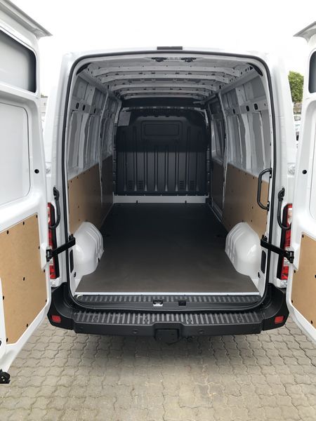 Nissan Interstar 2024