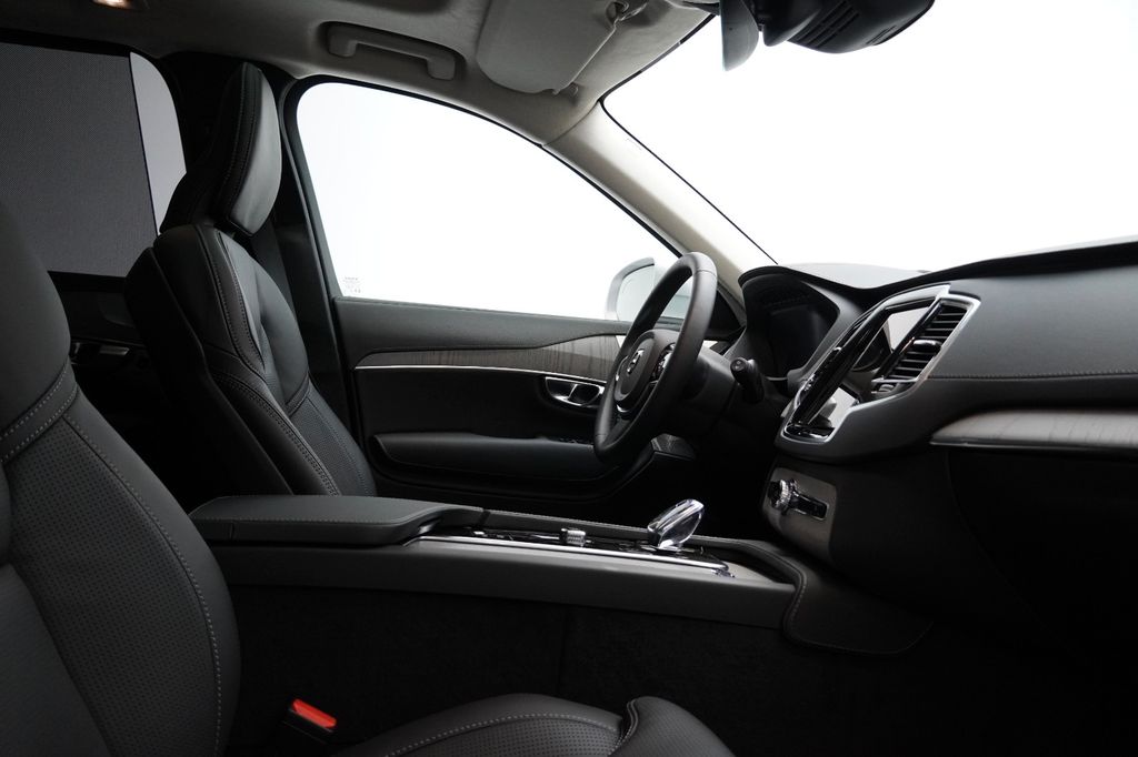 Volvo XC90 2025