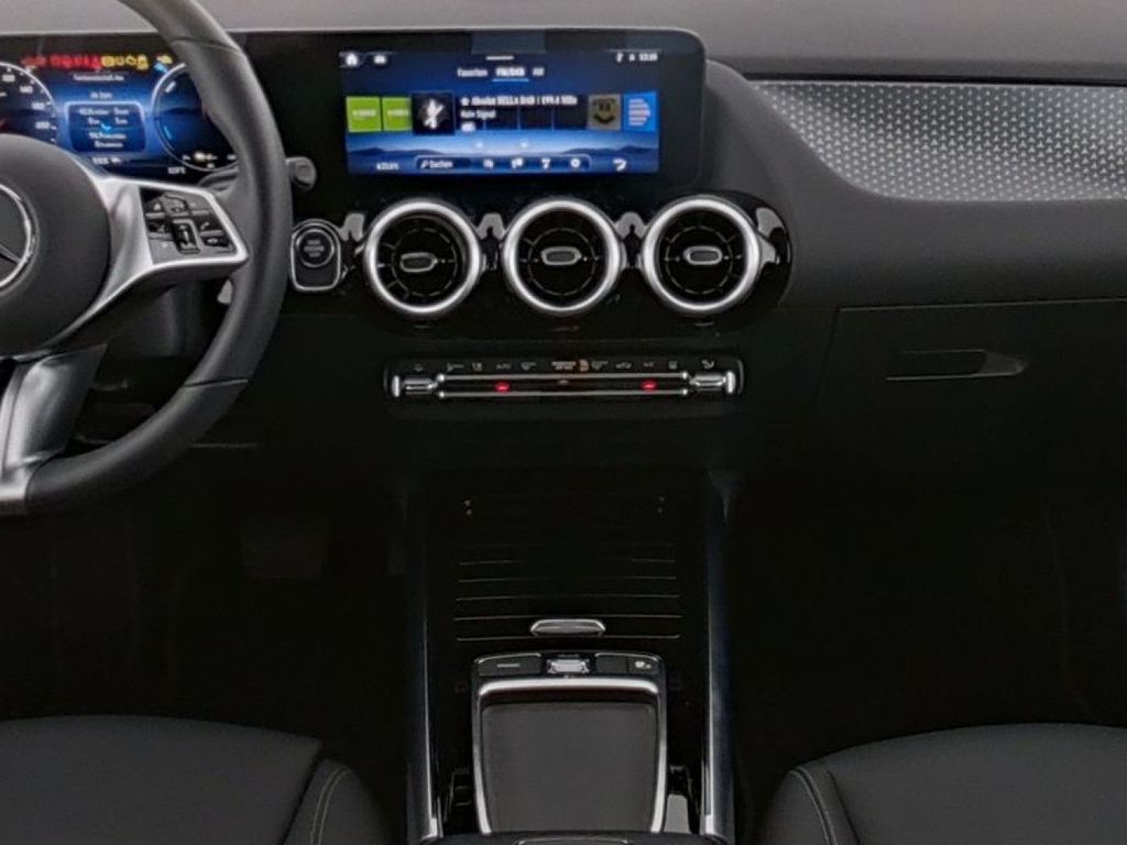 Mercedes-Benz B 250 2023