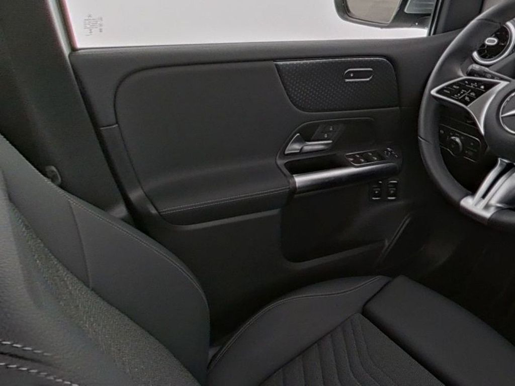Mercedes-Benz B 250 2023