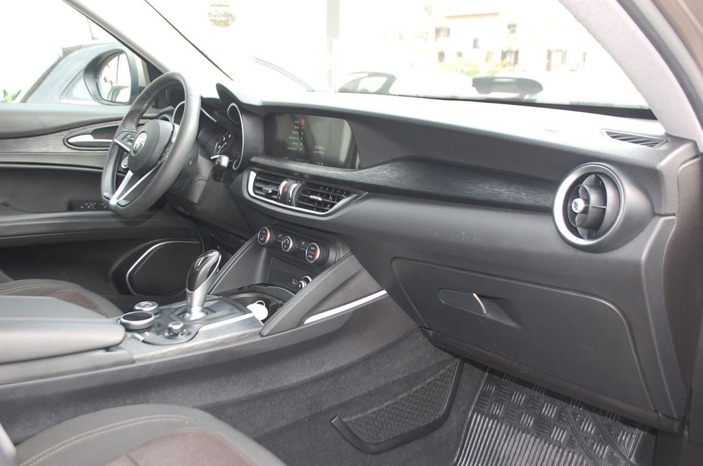 Alfa Romeo Stelvio 2019