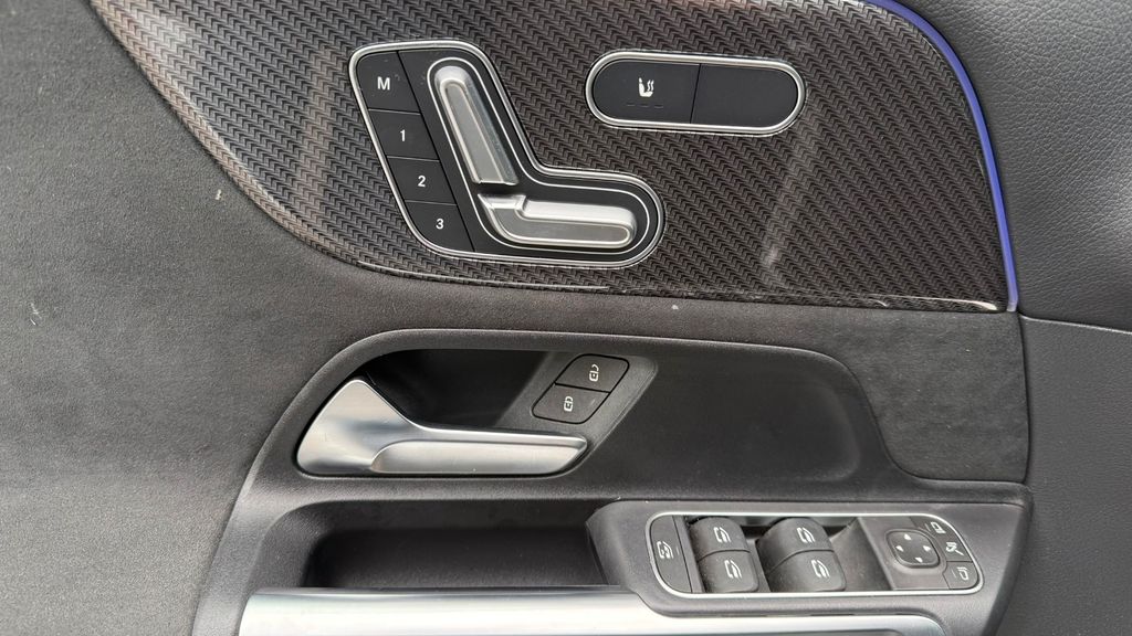 Mercedes-Benz GLB 200 2024