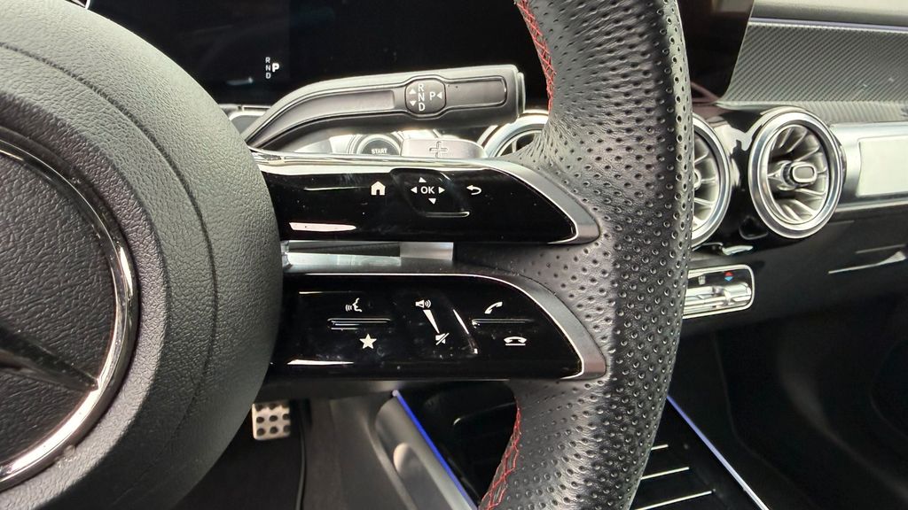 Mercedes-Benz GLB 200 2024