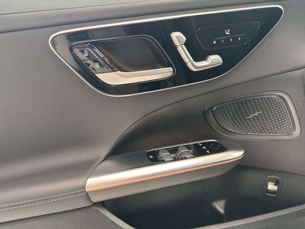 Mercedes-Benz C 300 2025