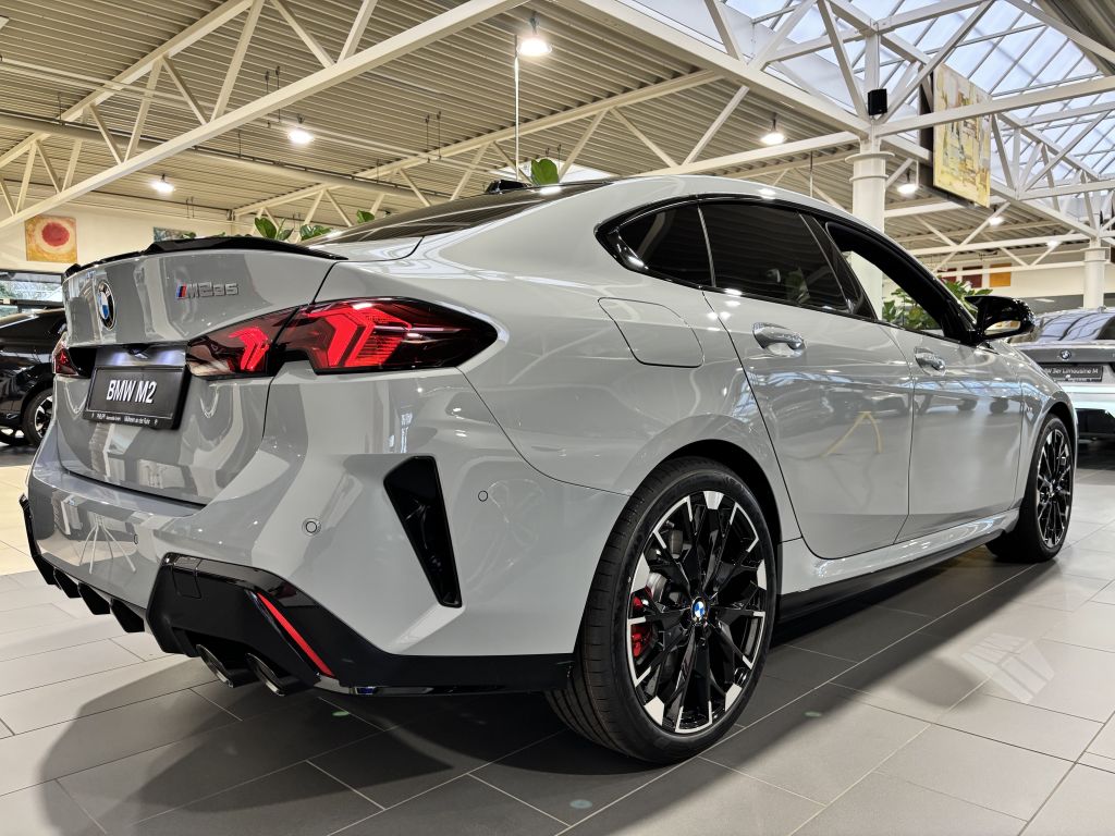 BMW M235 2025