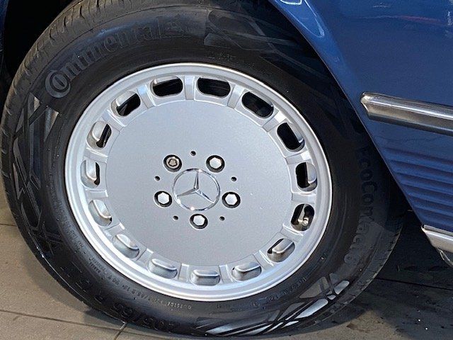 Mercedes-Benz 300 1988