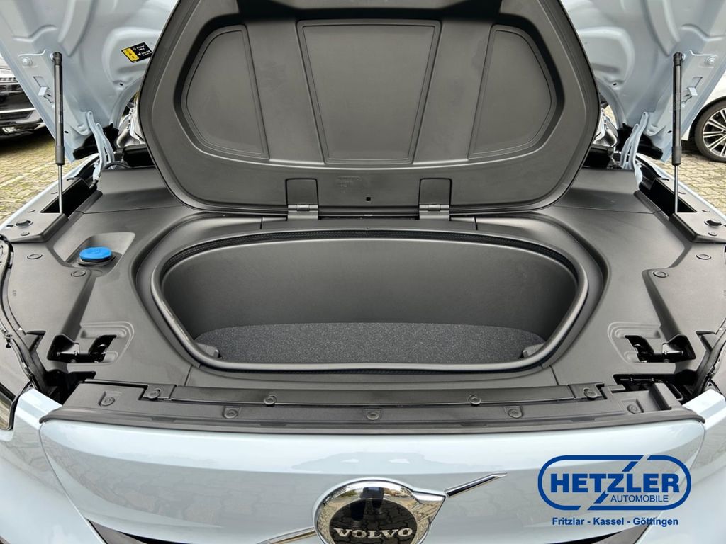 Volvo XC40 2025