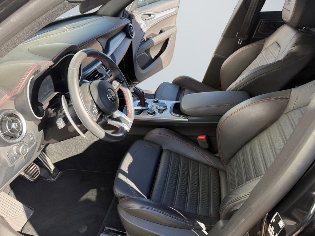 Alfa Romeo Stelvio 2023