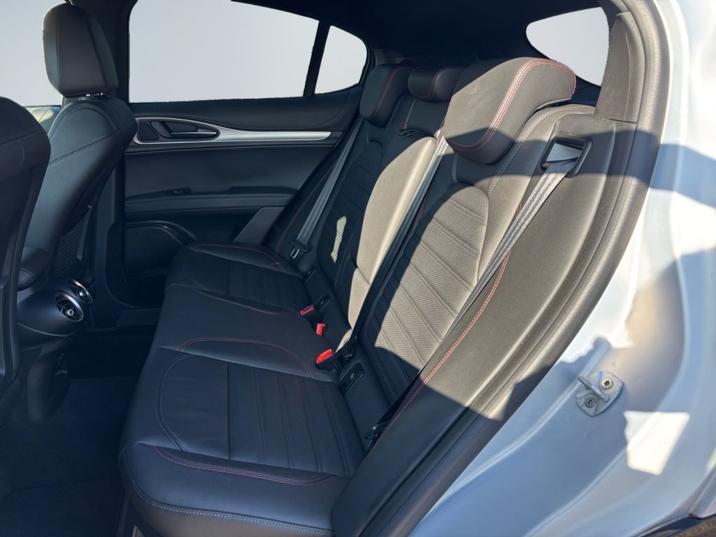 Alfa Romeo Stelvio 2023