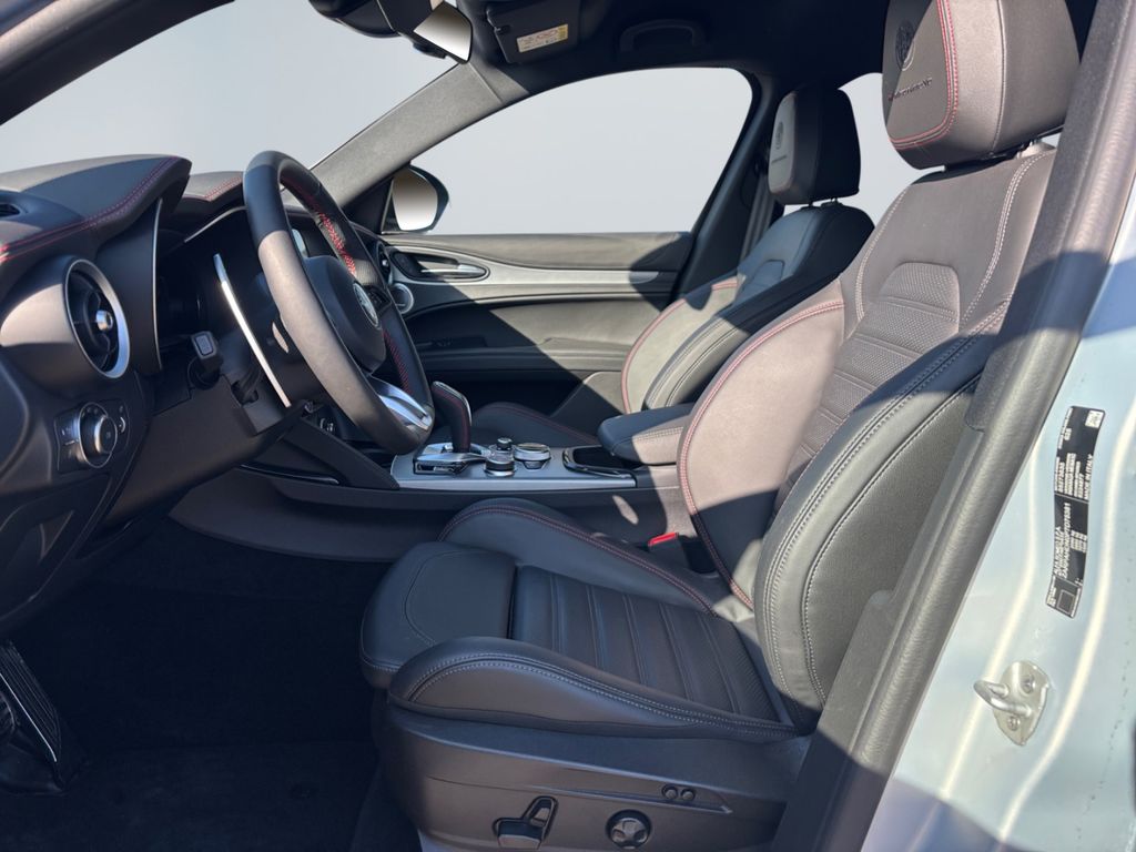 Alfa Romeo Stelvio 2023