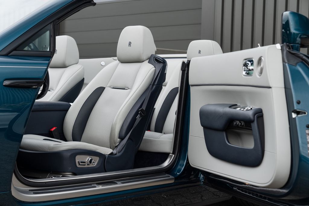 Rolls-Royce Dawn 2017