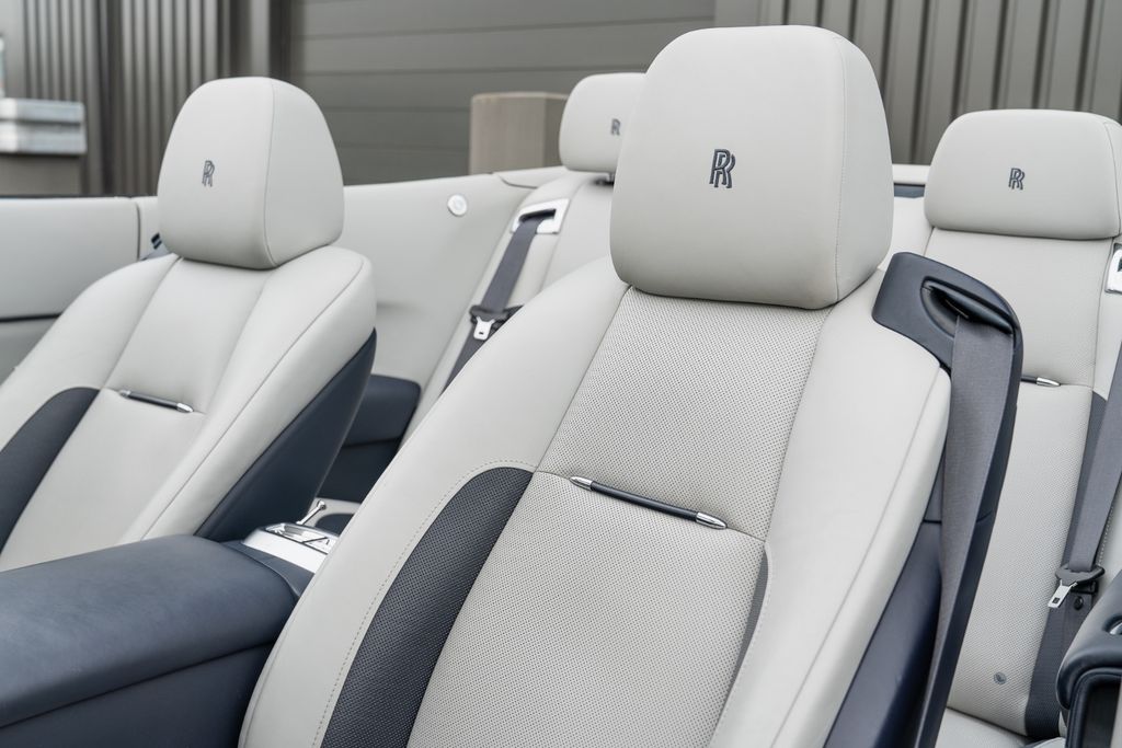 Rolls-Royce Dawn 2017